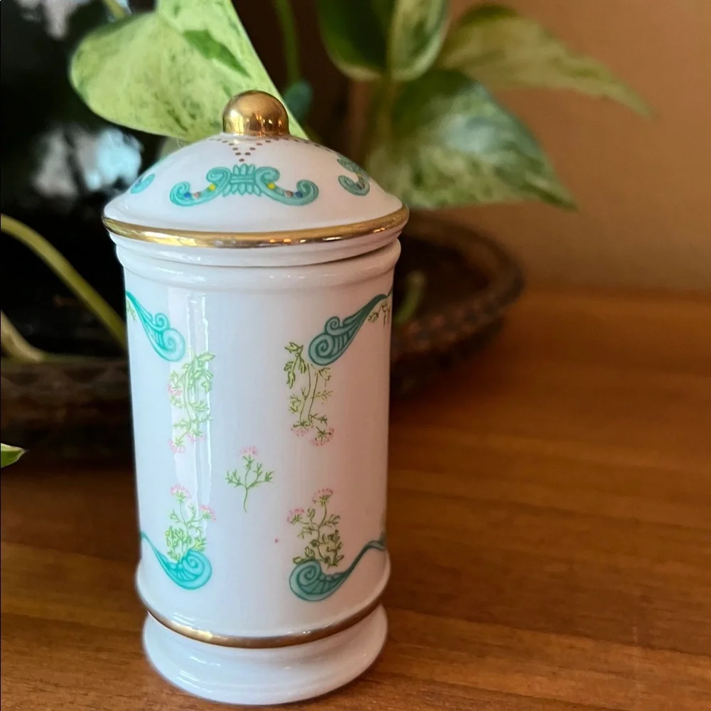 Lenox Coriander Porcelain Spice Jar‎ with Carousel Tiger Motif